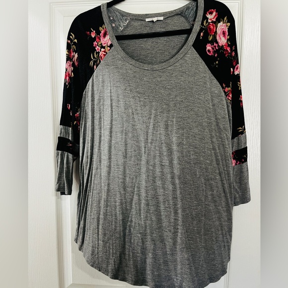 Maurice’s Casual mid length sleeve floral shirt - Picture 2 of 7